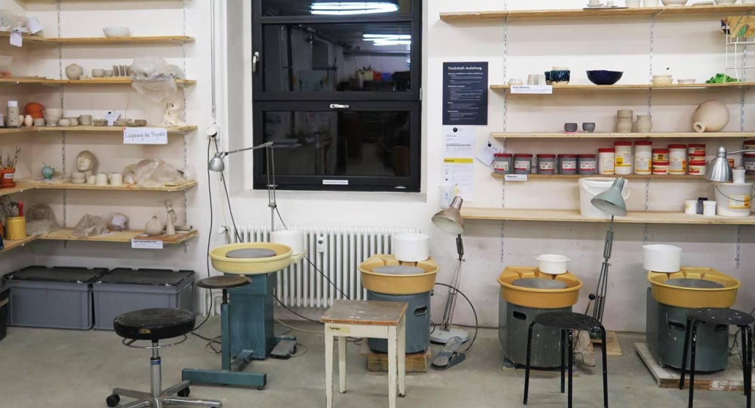 MacherSchaft Aktienmühle - öffentliche Werkstatt & Atelier - Second-Hand-Kleidung in Basel-Stadt
