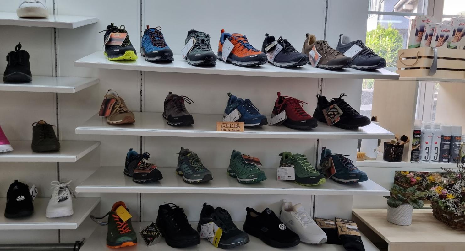 Schuhhaus Schuhmacherei Schwitter und Stiva creativa - Second-Hand-Kleidung in Glarus