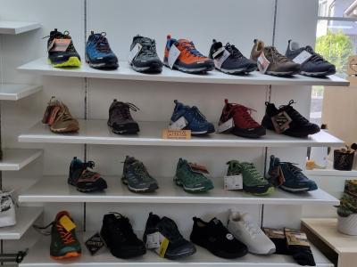 Schuhhaus Schuhmacherei Schwitter und Stiva creativa - Second-Hand-Kleidung in Glarus