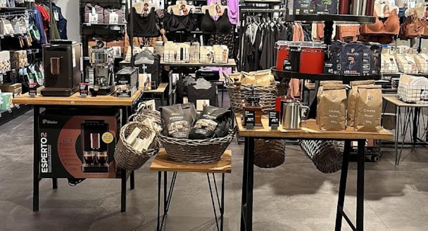 Tchibo Filiale und Kaffeebar - Second-Hand-Kleidung in Graubünden
