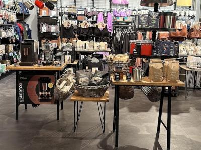 Tchibo Filiale und Kaffeebar - Second-Hand-Kleidung in Graubünden