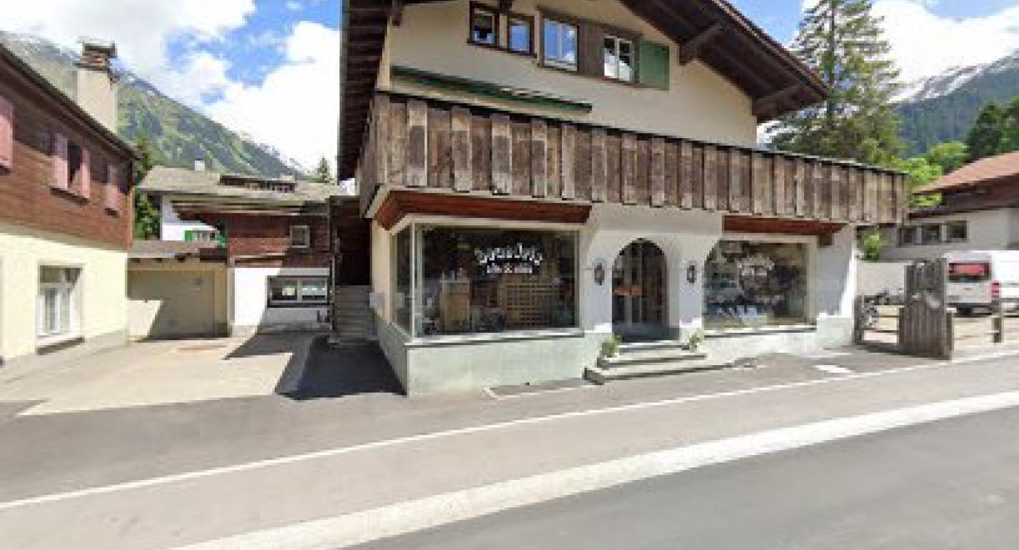 RUDKOVSKI Schneideratelier - Upcycling-Mode in Graubünden