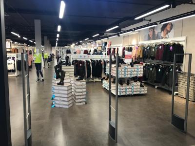 Gemo Shoes and Clothing - Second-Hand-Kleidung in Wallis