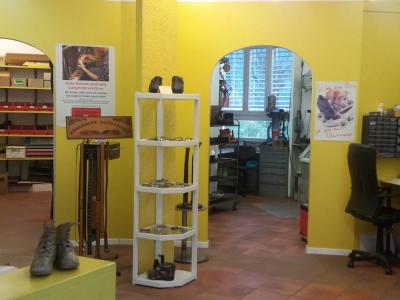 Arnet Schuhmacherei/Orthopädie - Second-Hand-Kleidung in Luzern