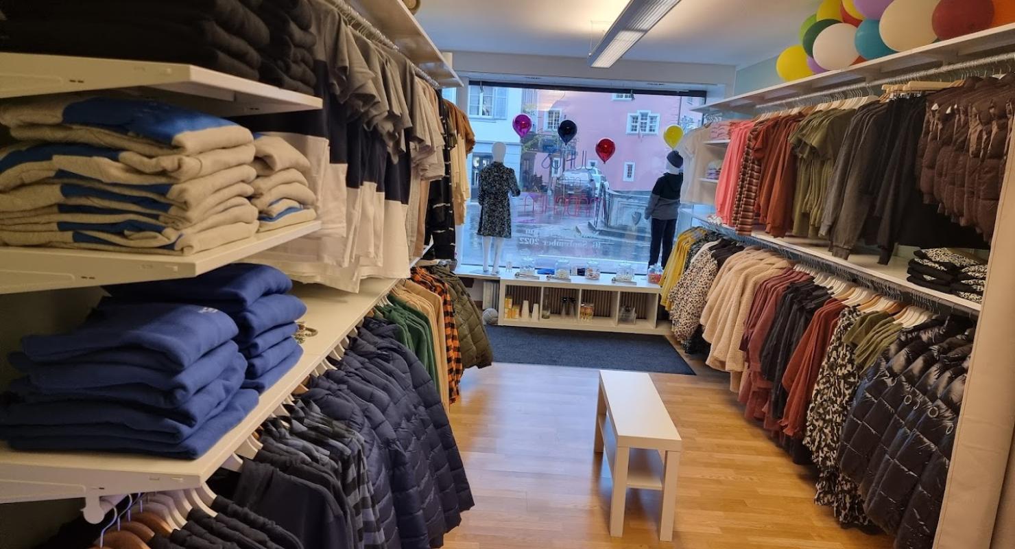 Jungs gegen Mädchen - Second-Hand-Kleidung in Luzern