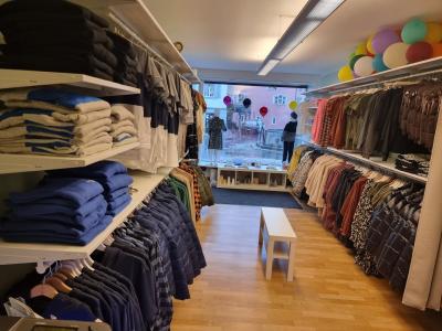 Jungs gegen Mädchen - Second-Hand-Kleidung in Luzern