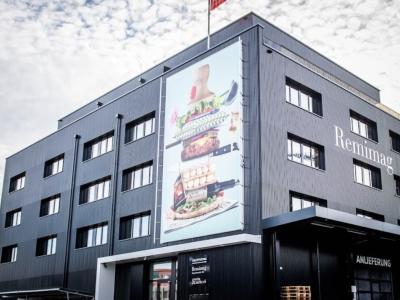 Rölli Auktionen & Philatelie AG - Second-Hand-Kleidung in Luzern