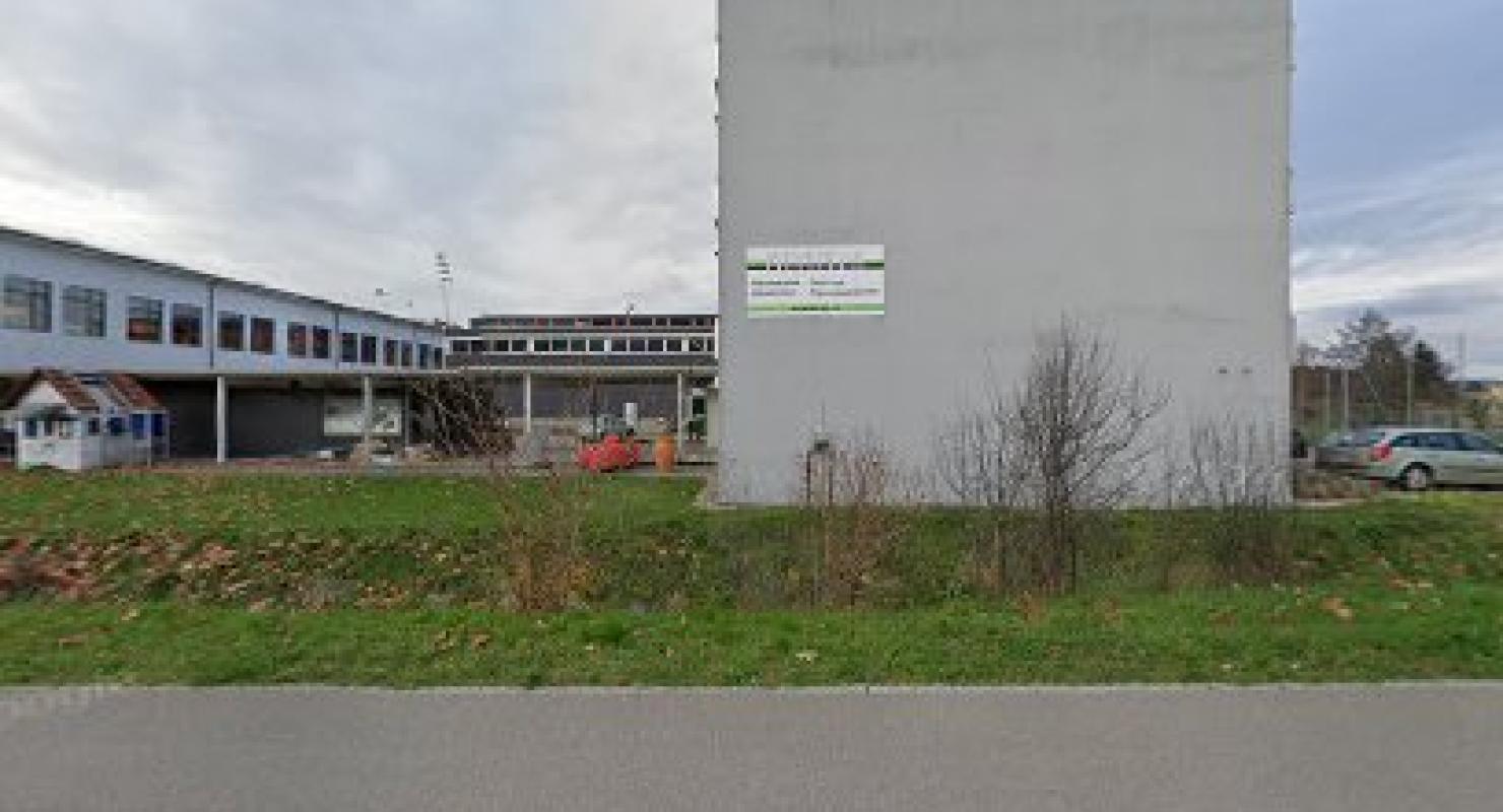 upstairs – secondhand, neue mode, accessoires - Second-Hand-Kleidung in Aargau