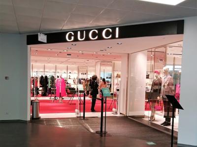Gucci - Mendrisio Outlet - Vêtements de seconde main à Tessin