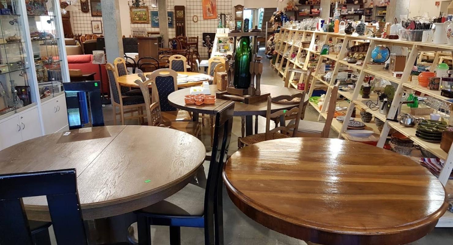 Communauté Emmaüs Etagnières - Second-Hand-Kleidung in Waadt