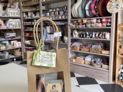 Concept Créatif Boutique & Atelier & Café - Reparatur & Änderung in Waadt