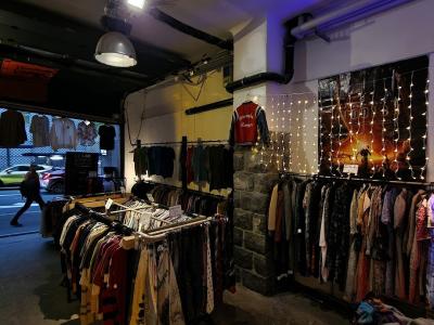 Throwback Vintage Lausanne - Seconde main - Friperie - Second-Hand-Kleidung in Waadt