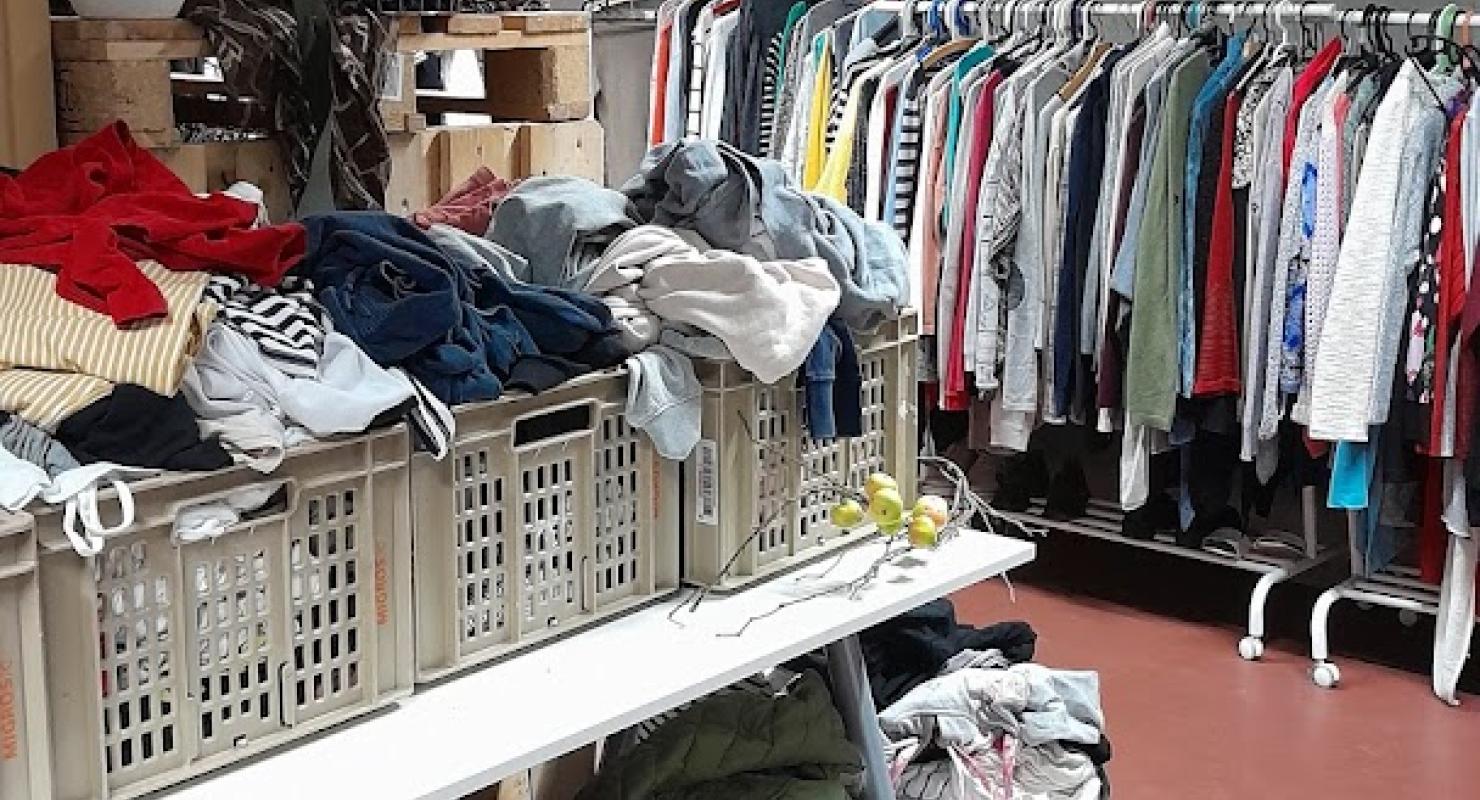 Friperie estudiantine UPFashionLab (UPFL) - Second-Hand-Kleidung in Waadt
