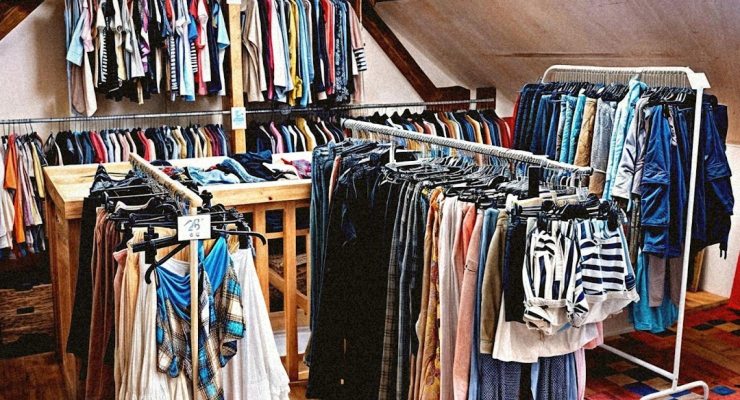 Fenêtre sur Cour - Friperie Brocante Seconde-main - Abbigliamento di seconda mano in Vaud