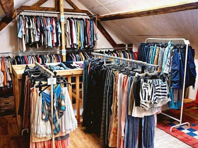 Fenêtre sur Cour - Friperie Brocante Seconde-main - Abbigliamento di seconda mano a Vaud