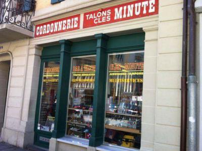 Bar à talons et serrurerie Payerne - Second-Hand-Kleidung in Waadt