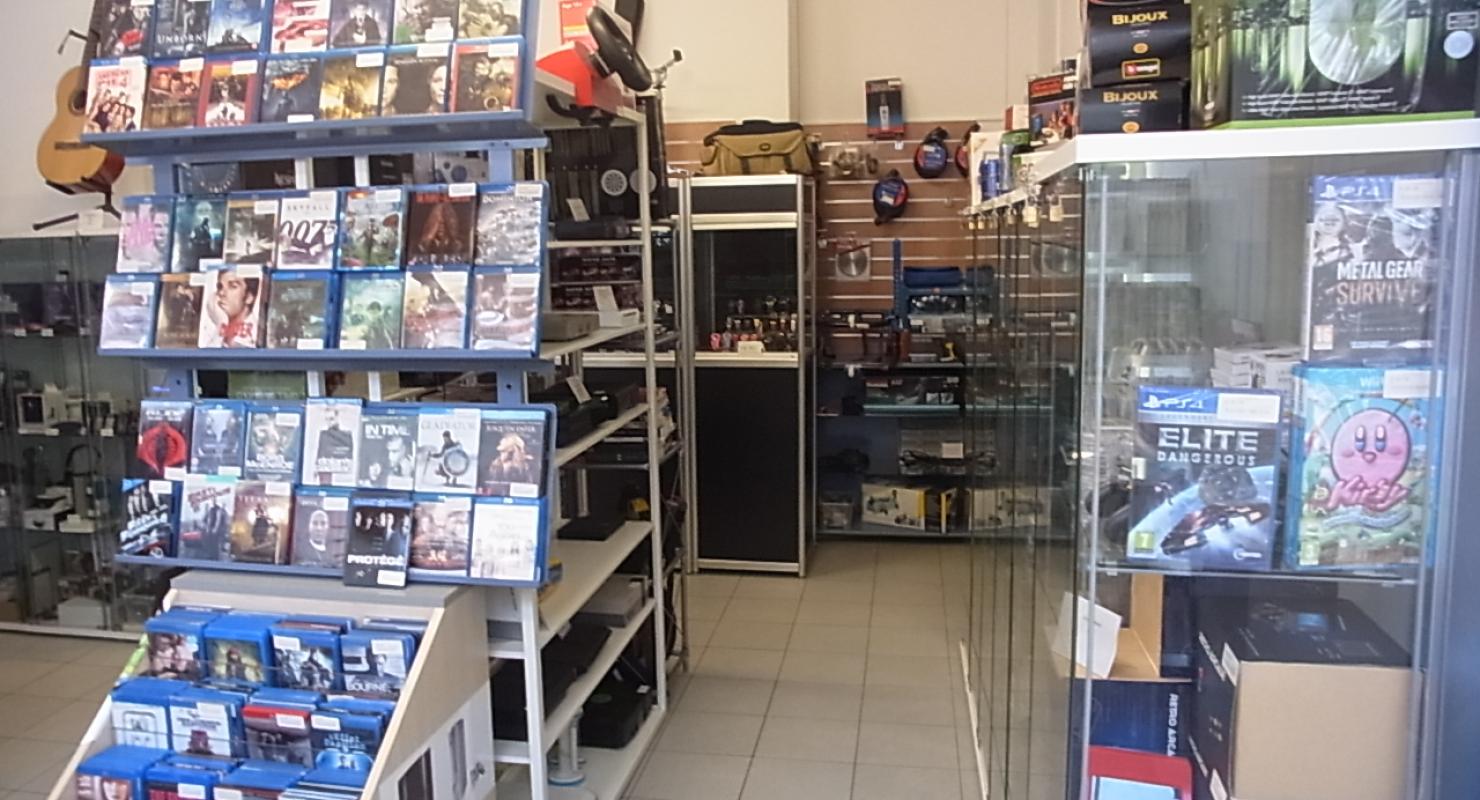 Cash Trading Sàrl - Second-Hand-Kleidung in Waadt