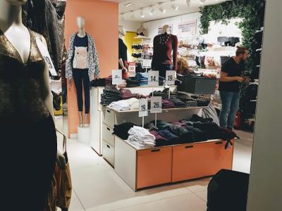Tezenis - Second-Hand-Kleidung in Waadt
