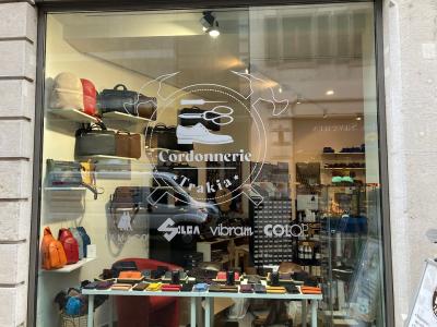 Cordonnerie Trakia - Second-Hand-Kleidung in Waadt