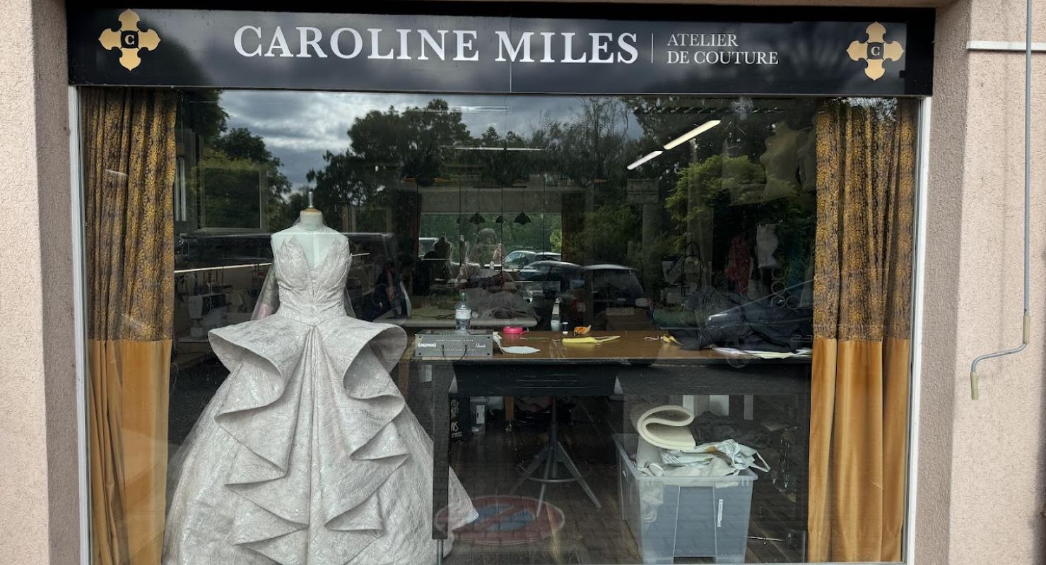 Caroline Miles Atelier de Couture SÀRL - Upcycling-Mode in Waadt