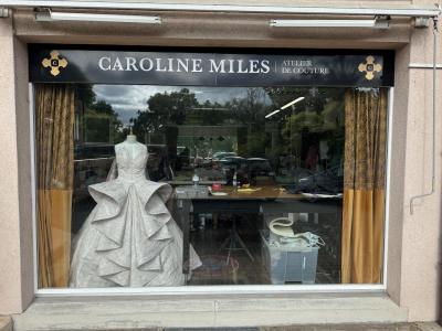 Caroline Miles Atelier de Couture SÀRL - Upcycling-Mode in Waadt