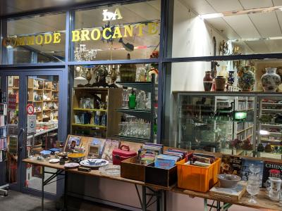 C'est commode la brocante - Second-Hand-Kleidung in Waadt