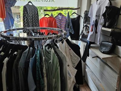 Secondhand Boutique Chleiderbügu, Oberdiessbach - Second-Hand-Kleidung in Bern