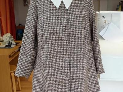 Mrs. Ruth Brönnimann Tailleur - Upcycling-Mode in Bern