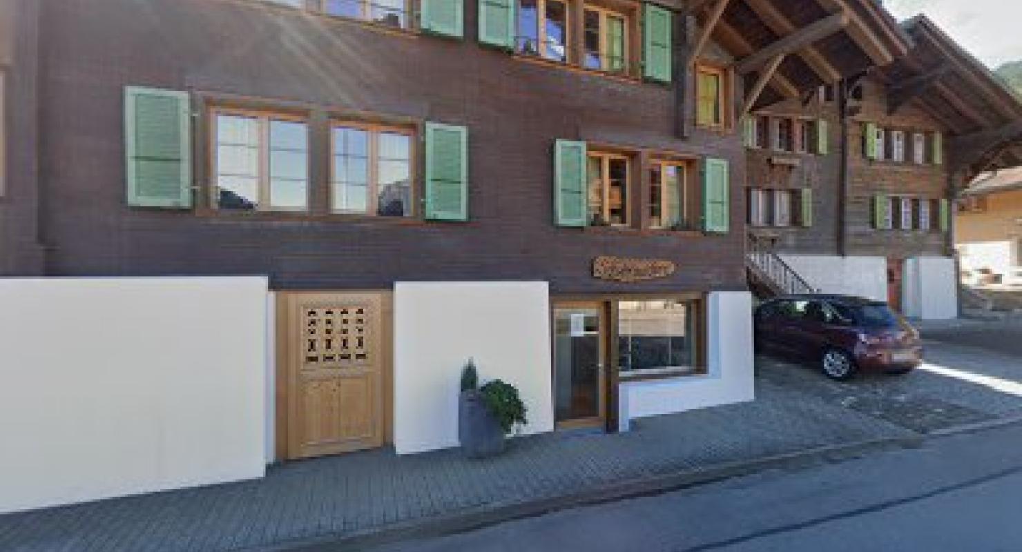 Schuhreparaturen - Second-Hand-Kleidung in Bern