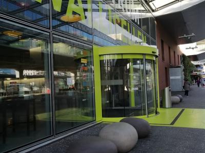 Sam Schneiderei - Textilreinigung - Chemische Reinigung - Massschneiderei - Änderungsschneiderei - Wallisellen - Upcycling-Mode in Zürich