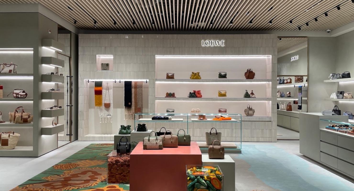 LOEWE Globus - Women's Collection - Upcycling-Mode in Zürich