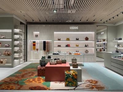 LOEWE Globus - Women's Collection - Upcycling-Mode in Zürich