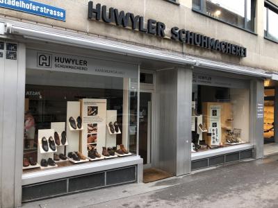 F. Huwyler & Co., Schuhmacherei - Second-Hand-Kleidung in Zürich