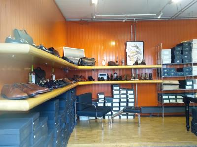 Schuh Thomas GmbH - Second-hand Clothing in Zurich