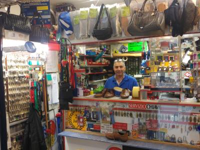 Toni's Schuhbar Oberi - Second-Hand-Kleidung in Zürich