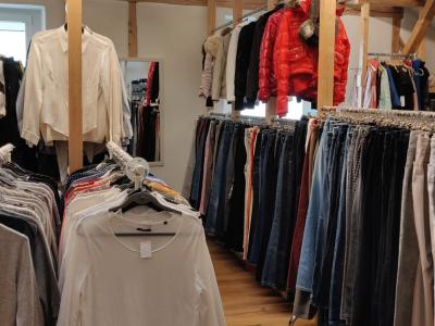 Börse Zumikon - Sa Öffnungszeiten: jeden zweiten und letzten Sa im Monat - Second-Hand-Kleidung in Zürich