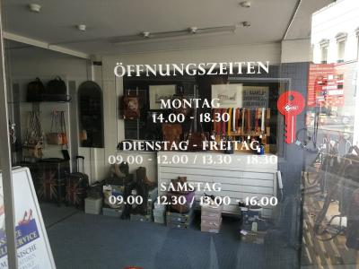 Mr. Santo Fulginiti Schlüsselservice - Abbigliamento di seconda mano a Zurigo