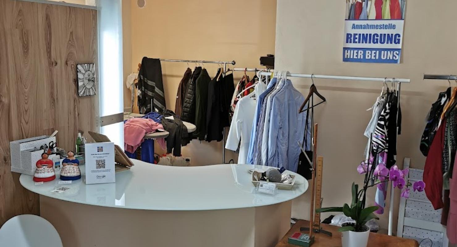 Kleideränderungen Lisa Rinaldi - Upcycling-Mode in Zürich