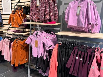 Kind&Wetter Outdoorbekleidung Gr. 74 bis 164 Reima, Kamik, Superfit, Lowa, Deuter u.v.m. - Second-Hand-Kleidung in Zürich