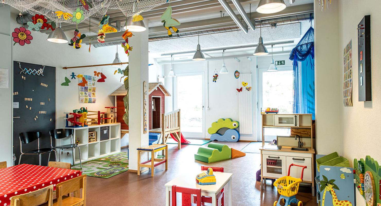Familienzentrum Regensbergstrasse des Vereins ELCH für Eltere & Chind - Second-Hand-Kleidung in Zürich
