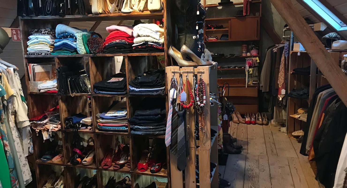 britty-fifty's butik -die grösste Auswahl an True Vintage- & Secondhand Kleider aus der Zeit- - Second-Hand-Kleidung in Aargau